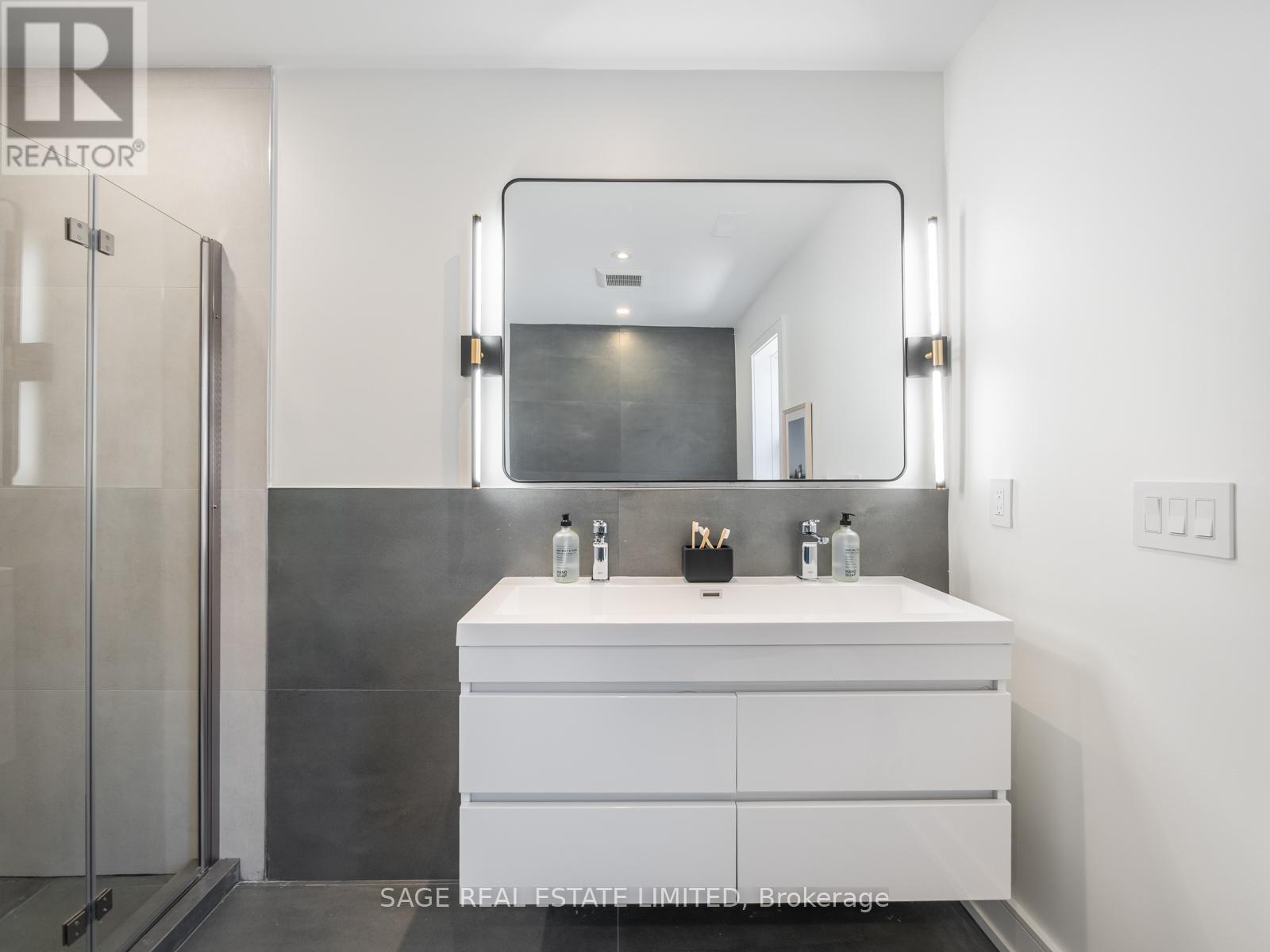 159 Humbervale Boulevard, Toronto (Stonegate-Queensway), Ontario  M8Y 3P9 - Photo 40 - W12184630
