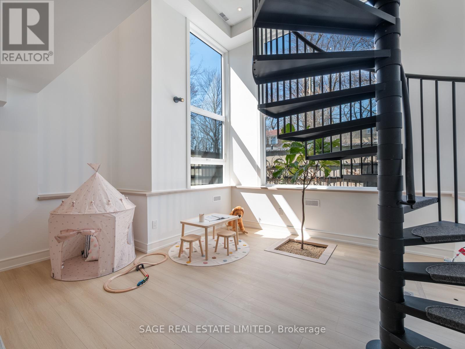 159 Humbervale Boulevard, Toronto, Ontario  M8Y 3P9 - Photo 42 - W12184630