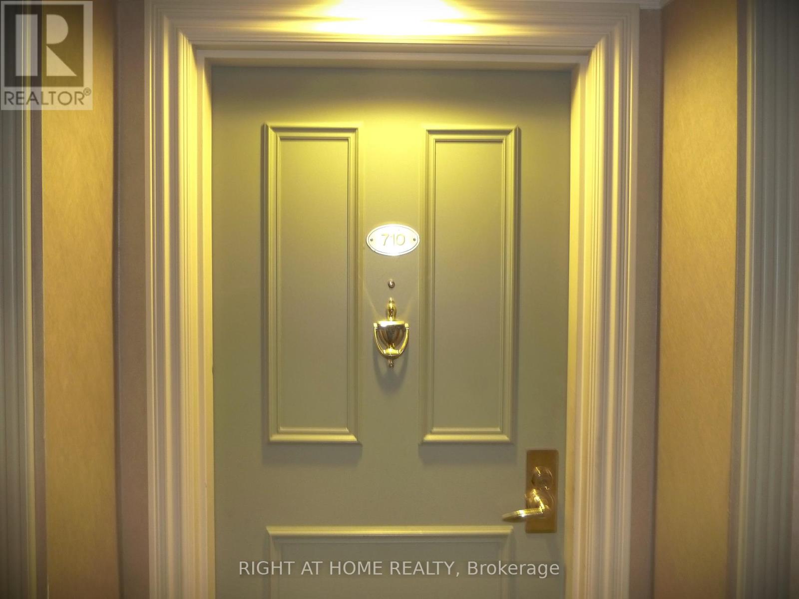 710 - 3700 Kaneff Crescent, Mississauga, Ontario  L5A 4B8 - Photo 3 - W12184645