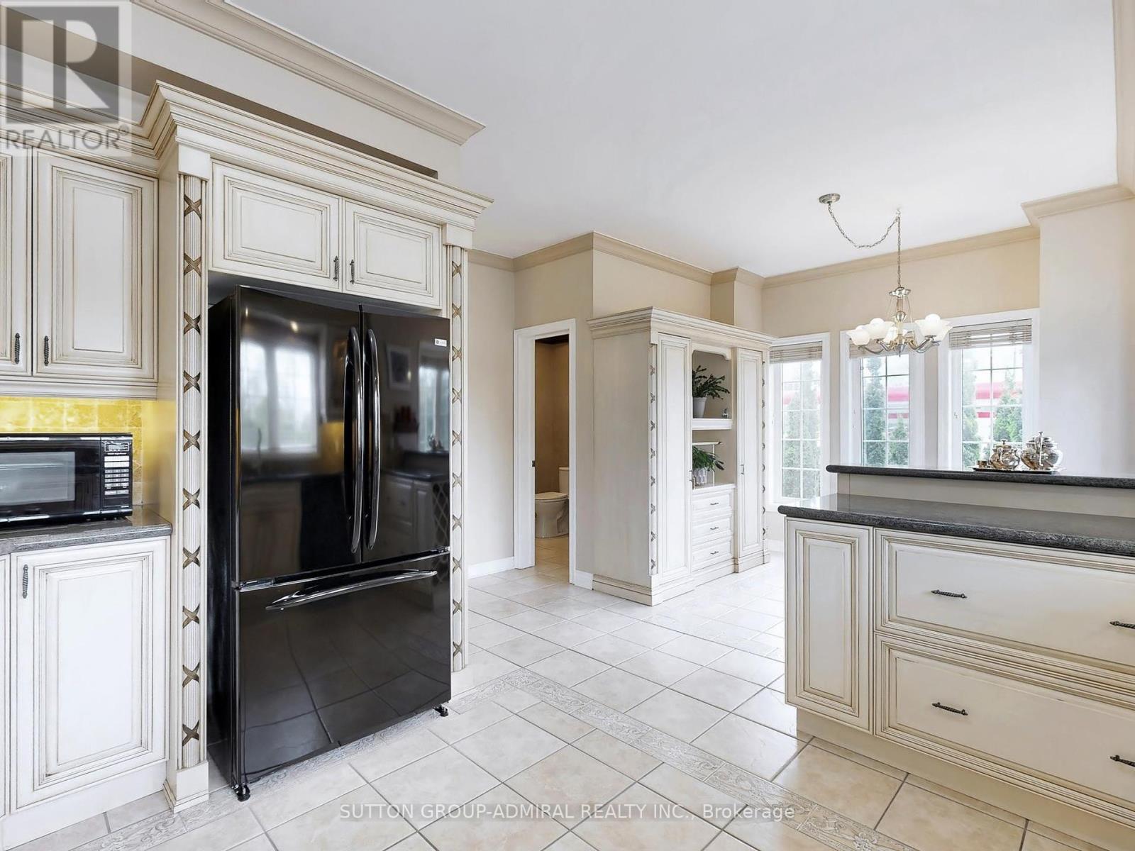 10719 Bathurst Street, Richmond Hill, Ontario  L4C 0N3 - Photo 12 - N12184602