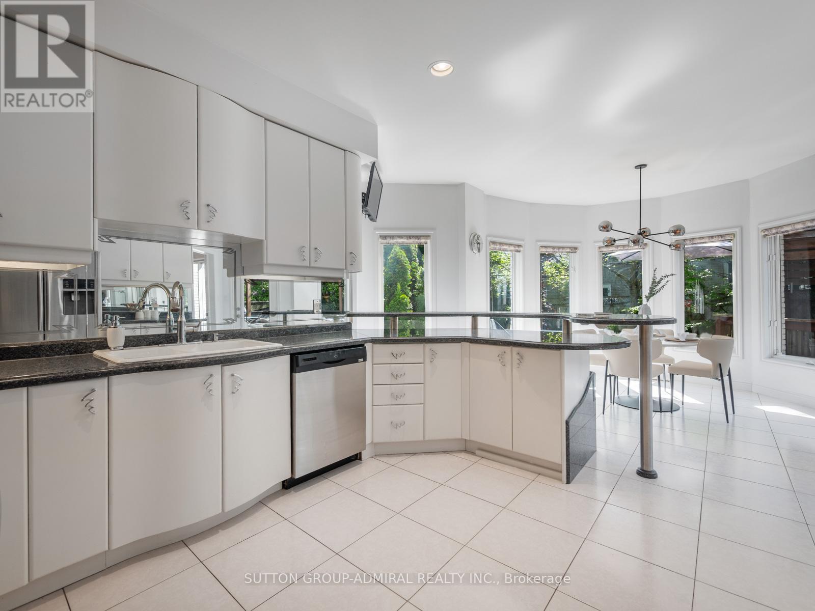 437 Beverley Glen Boulevard, Vaughan, Ontario  L4J 7S2 - Photo 13 - N12184680