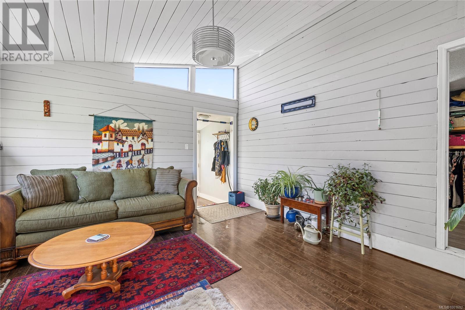 Property at 425 Pine St image 4