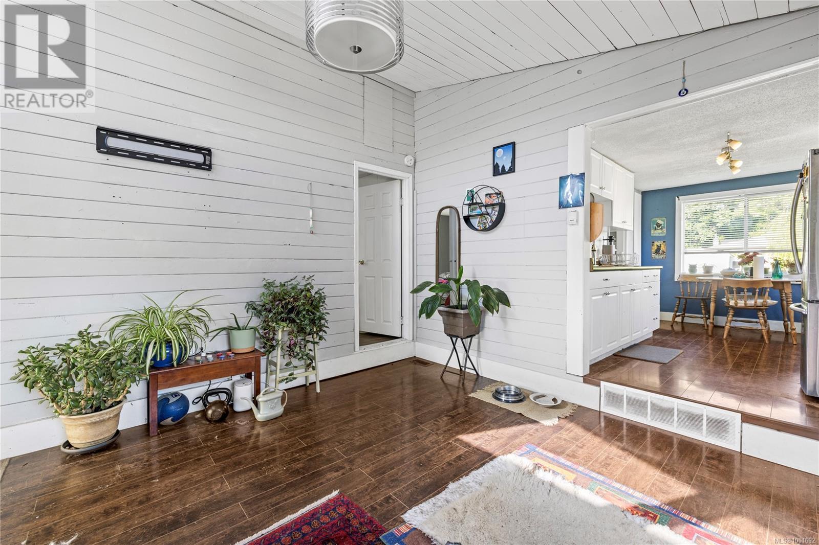 Property at 425 Pine St image 5
