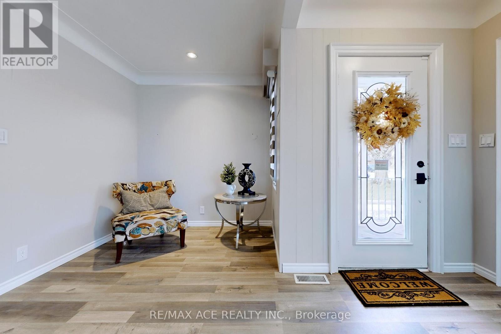 Property at 696 NORFOLK STREET N image 5