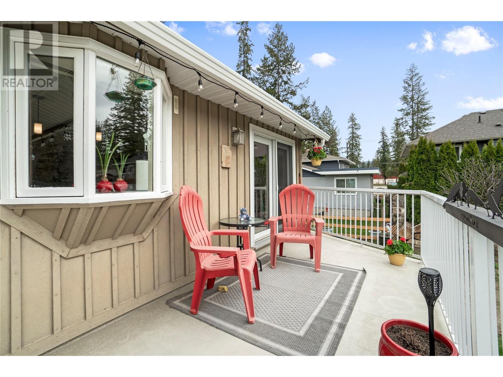1940 12 Avenue SE, Salmon Arm, BC V1E4N9
