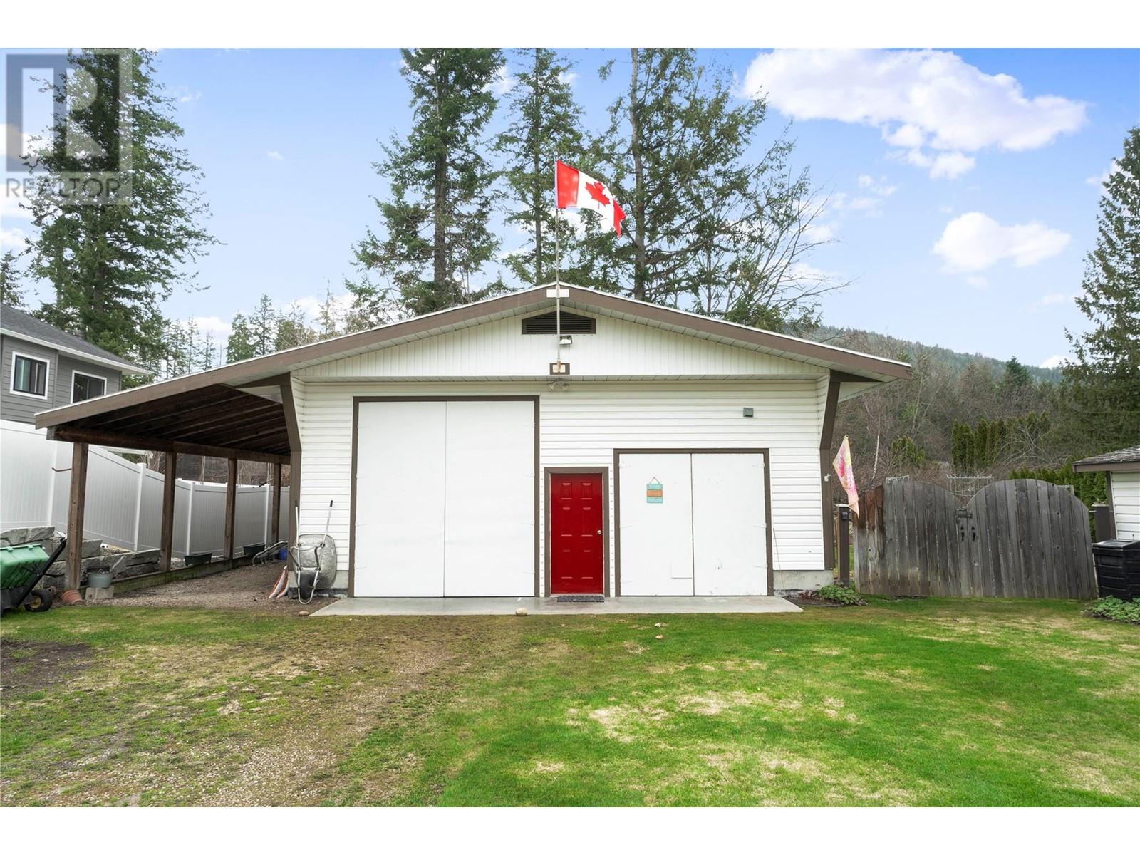 1940 12 Avenue SE, Salmon Arm, BC V1E4N9