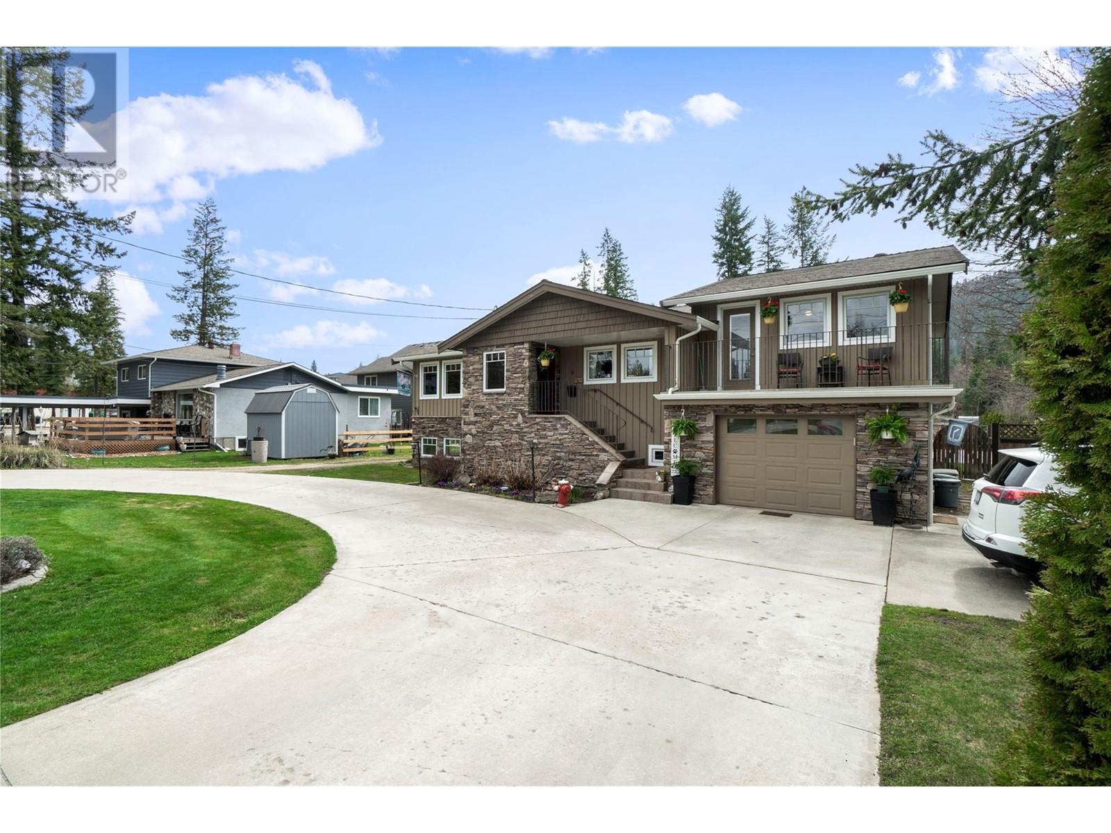 1940 12 Avenue SE, Salmon Arm, BC V1E4N9