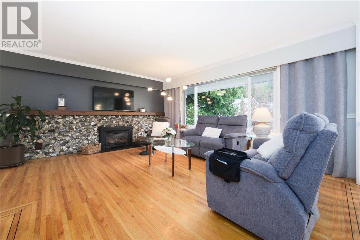 2235 Whitman Avenue, North Vancouver, British Columbia  V7H 2C6 - Photo 4 - R2996587