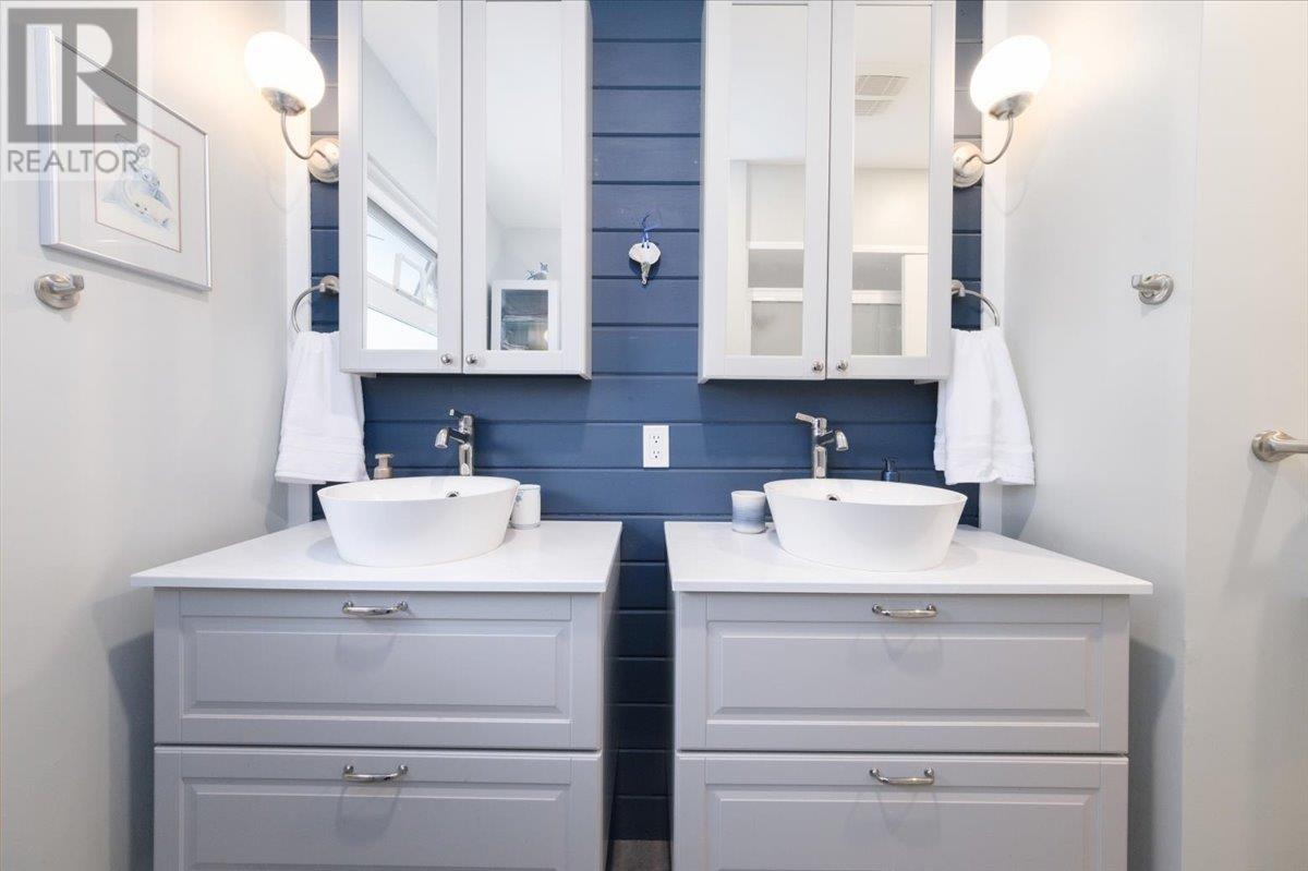 2235 Whitman Avenue, North Vancouver, British Columbia  V7H 2C6 - Photo 14 - R2996587