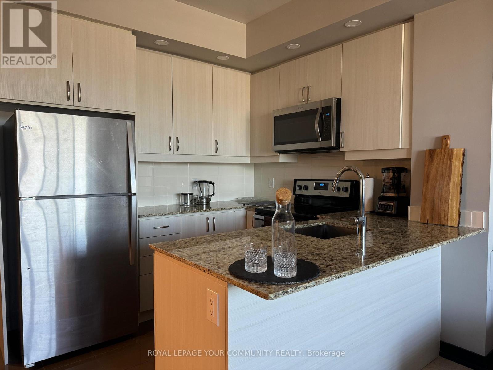 716 - 9205 Yonge Street, Richmond Hill, Ontario  L4C 1V5 - Photo 5 - N12176993