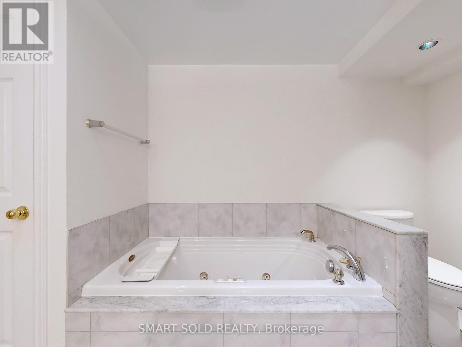 967 Comfort Lane, Newmarket, Ontario  L3X 1V7 - Photo 32 - N12183429
