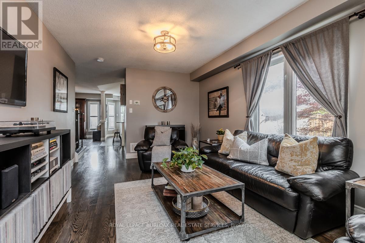 2282 Seton Crescent, Burlington, Ontario  L7L 6Y4 - Photo 10 - W12184610
