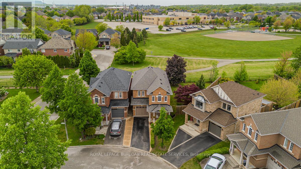 2282 Seton Crescent, Burlington, Ontario  L7L 6Y4 - Photo 2 - W12184610