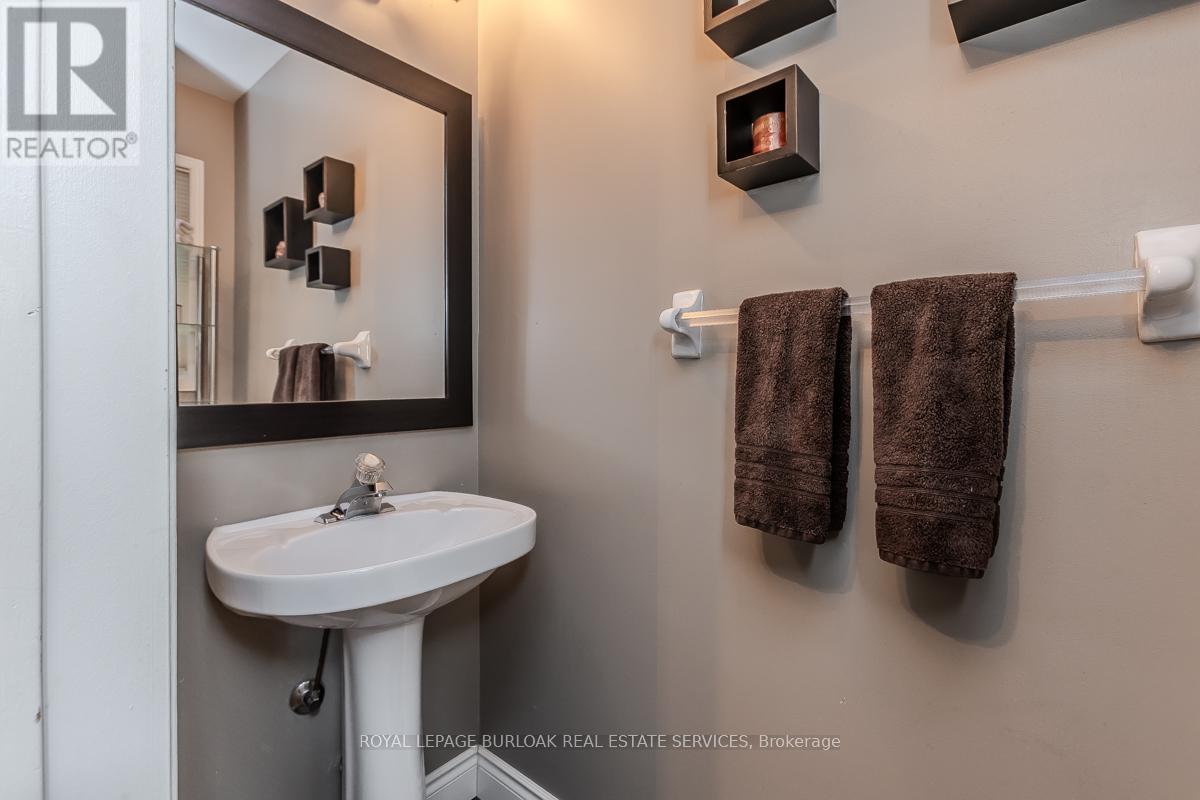 2282 Seton Crescent, Burlington, Ontario  L7L 6Y4 - Photo 20 - W12184610
