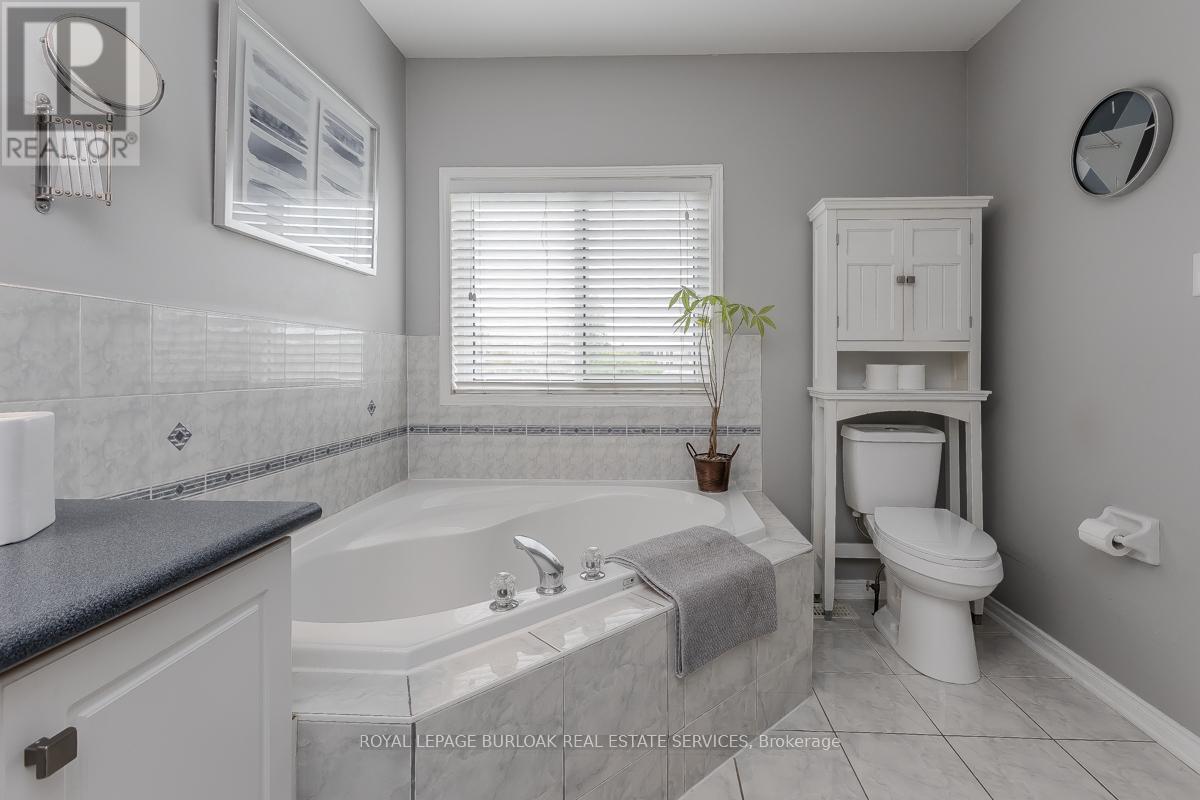 2282 Seton Crescent, Burlington, Ontario  L7L 6Y4 - Photo 25 - W12184610