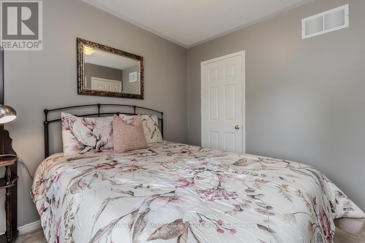 2282 Seton Crescent, Burlington, Ontario  L7L 6Y4 - Photo 33 - W12184610