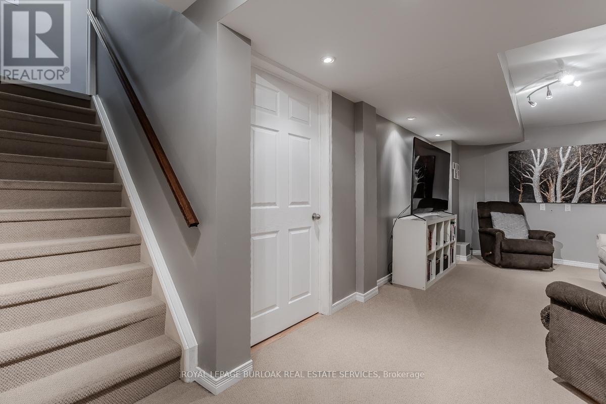 2282 Seton Crescent, Burlington, Ontario  L7L 6Y4 - Photo 34 - W12184610