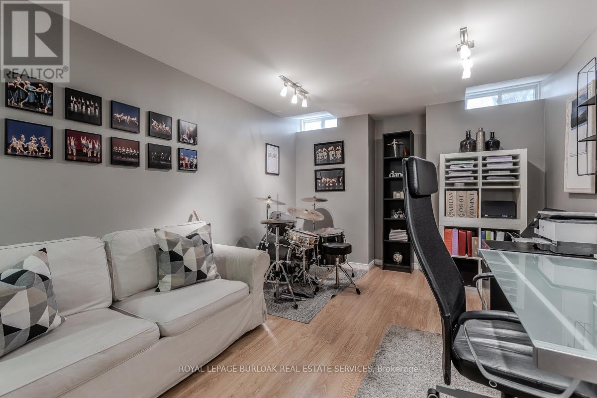2282 Seton Crescent, Burlington, Ontario  L7L 6Y4 - Photo 39 - W12184610