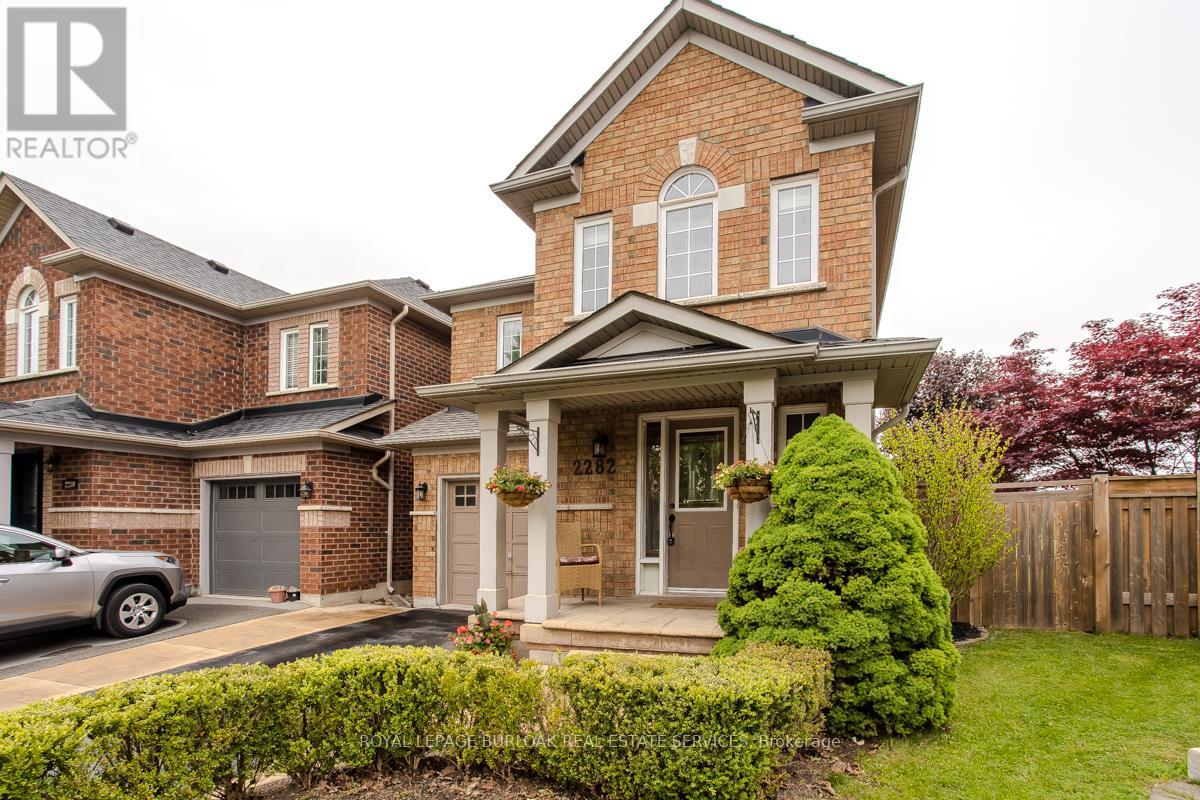 2282 Seton Crescent, Burlington, Ontario  L7L 6Y4 - Photo 6 - W12184610