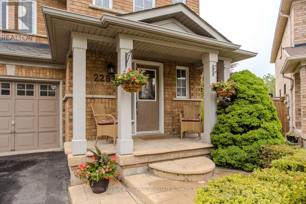 2282 Seton Crescent, Burlington, Ontario  L7L 6Y4 - Photo 7 - W12184610