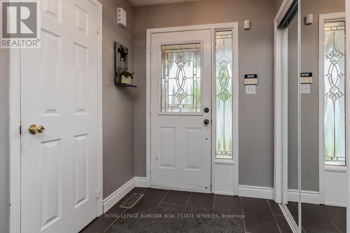 2282 Seton Crescent, Burlington, Ontario  L7L 6Y4 - Photo 8 - W12184610