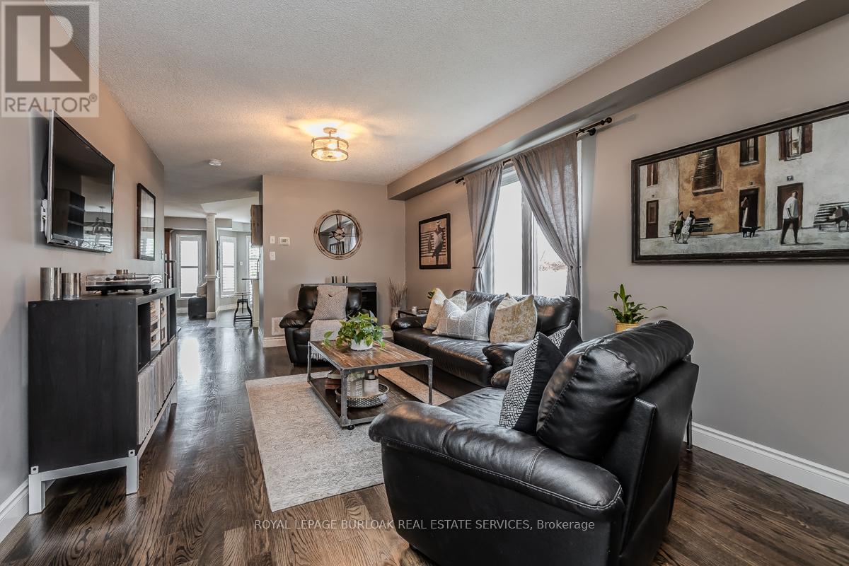 2282 Seton Crescent, Burlington, Ontario  L7L 6Y4 - Photo 9 - W12184610