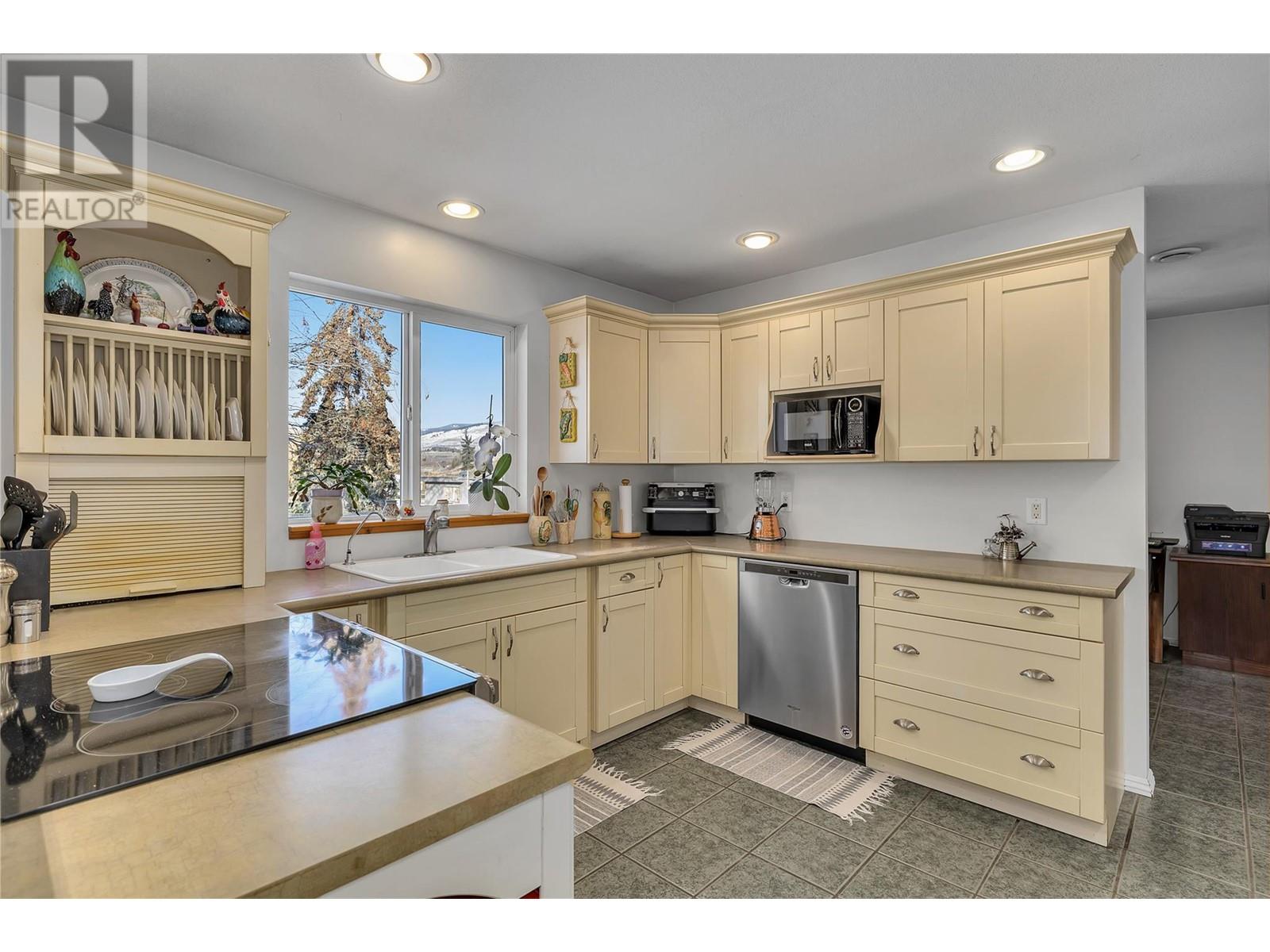 1155 Mckenzie Road Kelowna Photo 32