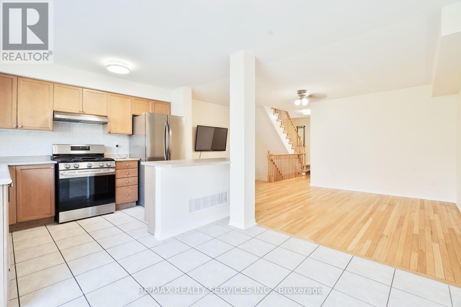126 - 3150 Erin Centre Boulevard, Mississauga, Ontario  L5N 7Z2 - Photo 2 - W12184653