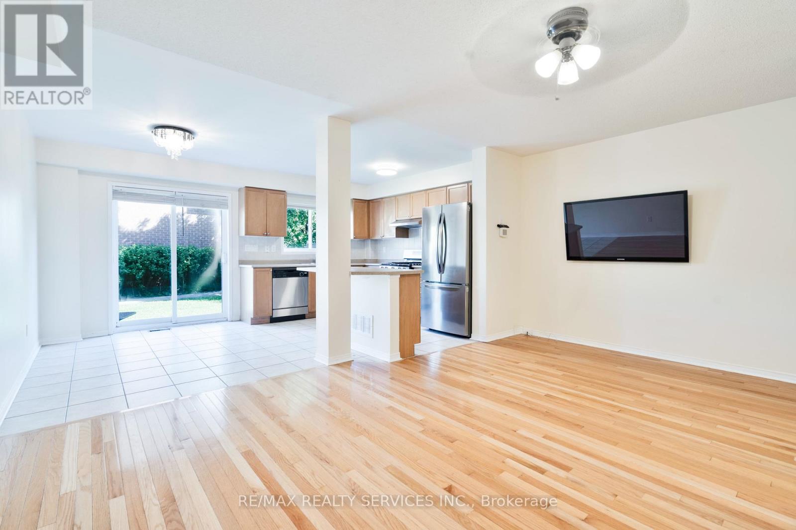 126 - 3150 Erin Centre Boulevard, Mississauga, Ontario  L5N 7Z2 - Photo 3 - W12184653