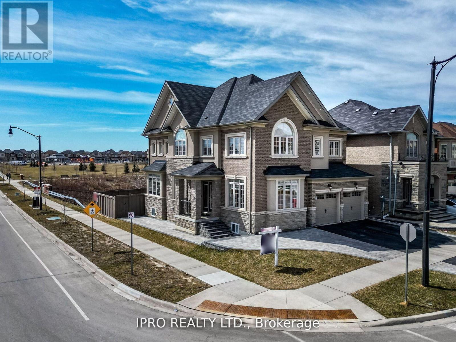 360 Remembrance Road, Brampton, Ontario  L7A 4X8 - Photo 4 - W12184657