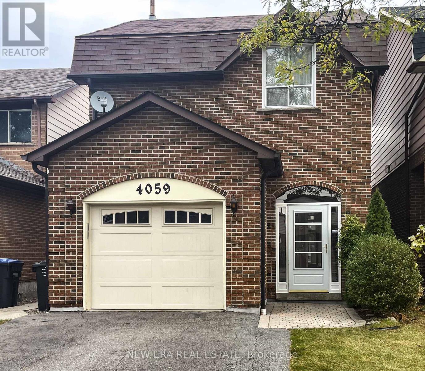 4059 Teakwood Drive, Mississauga, Ontario  L5C 3L3 - Photo 1 - W12184696