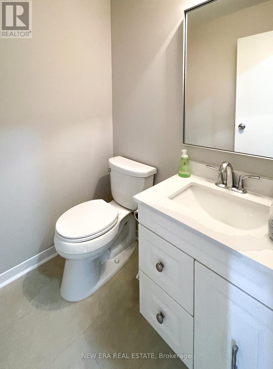 4059 Teakwood Drive, Mississauga, Ontario  L5C 3L3 - Photo 15 - W12184696