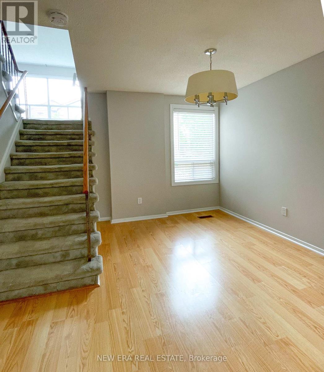 4059 Teakwood Drive, Mississauga, Ontario  L5C 3L3 - Photo 7 - W12184696