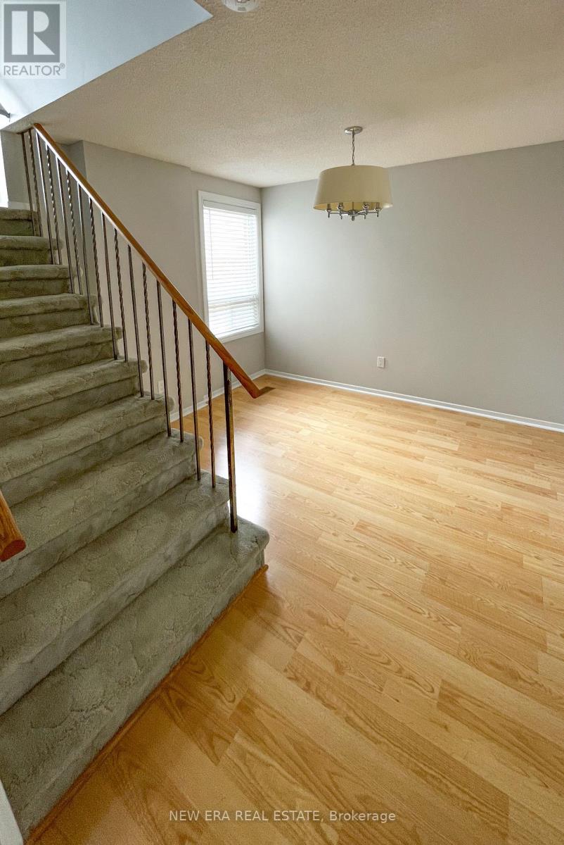 4059 Teakwood Drive, Mississauga, Ontario  L5C 3L3 - Photo 8 - W12184696