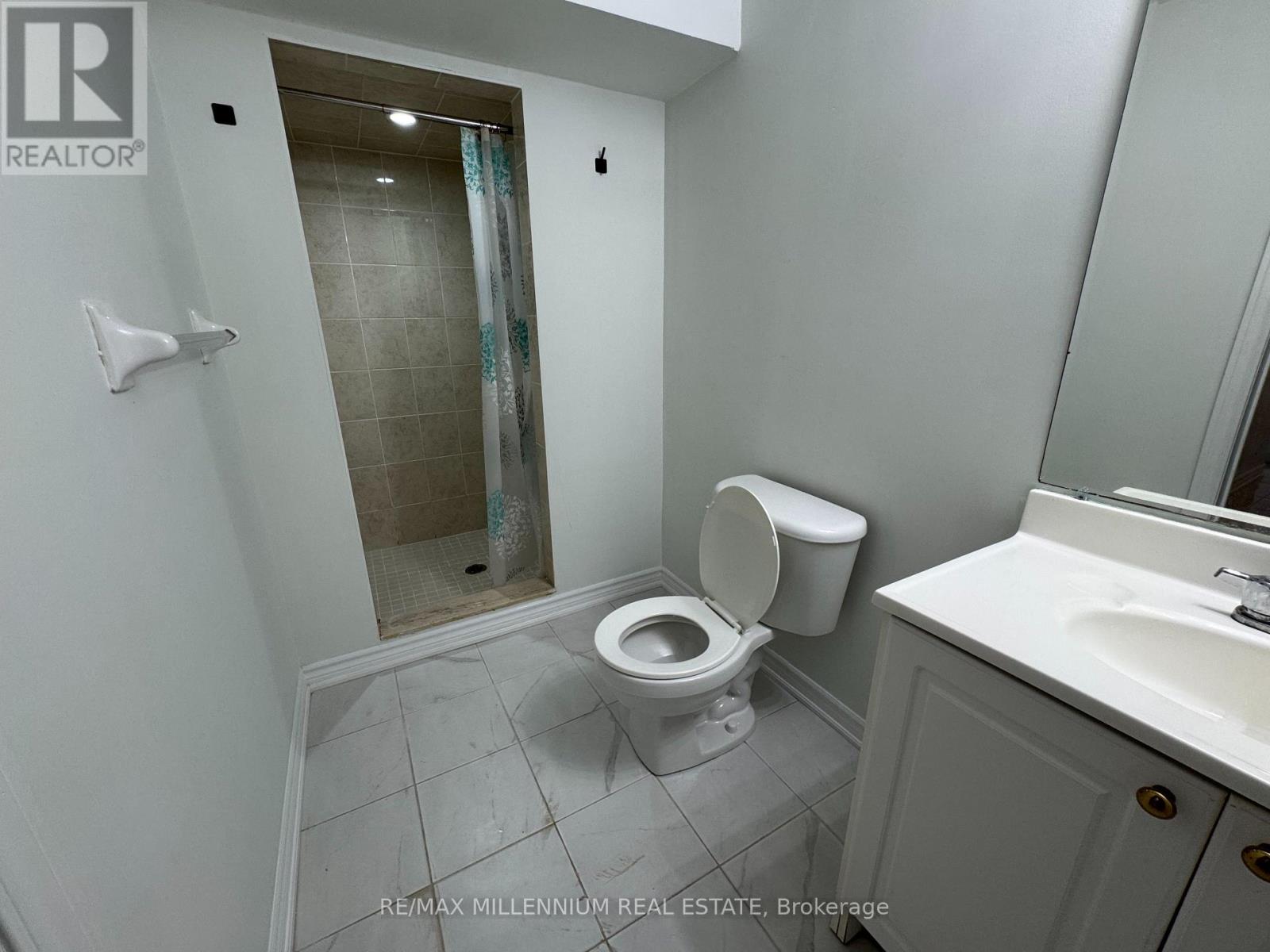1427 Duval Drive, Mississauga, Ontario  L5V 2W5 - Photo 11 - W12184769