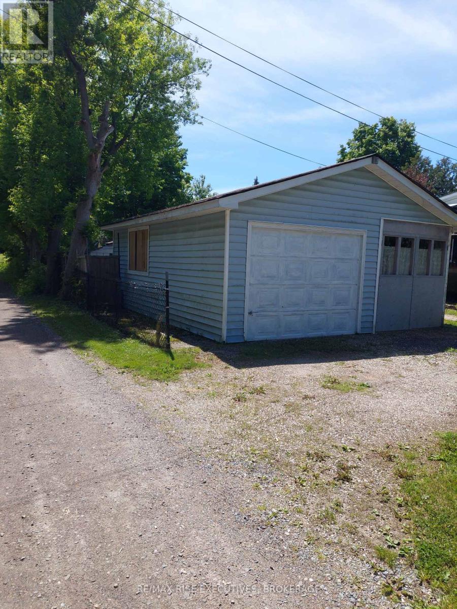 475 Henrietta Street, Gananoque, Ontario  K7G 1X8 - Photo 17 - X12184818