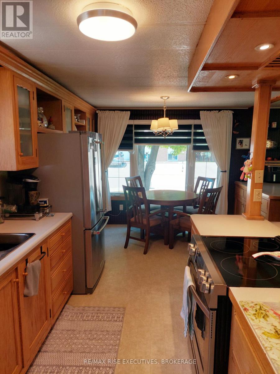475 Henrietta Street, Gananoque, Ontario  K7G 1X8 - Photo 3 - X12184818