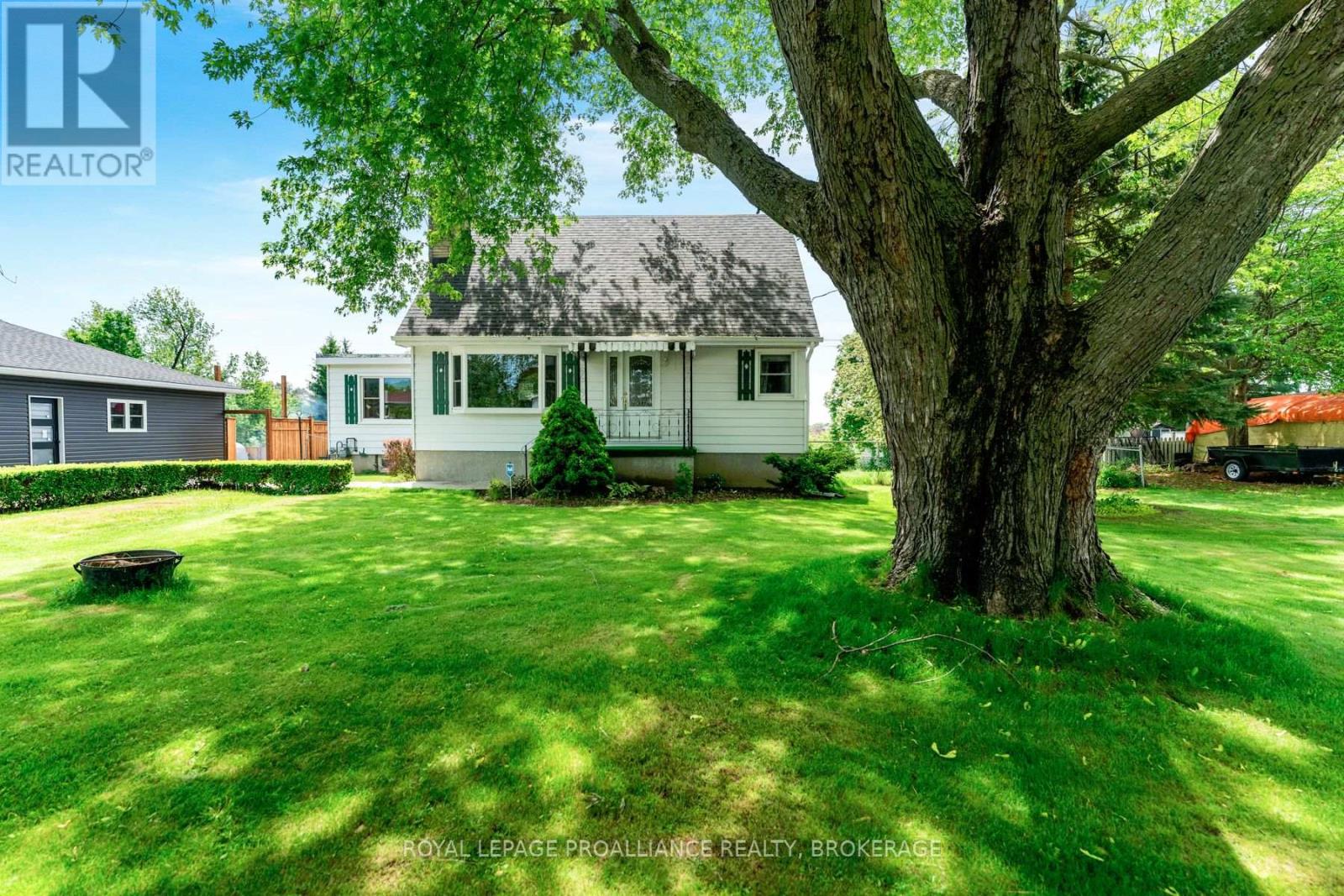 1761 Floyd Avenue, Kingston, Ontario  K7L 4V4 - Photo 2 - X12184883