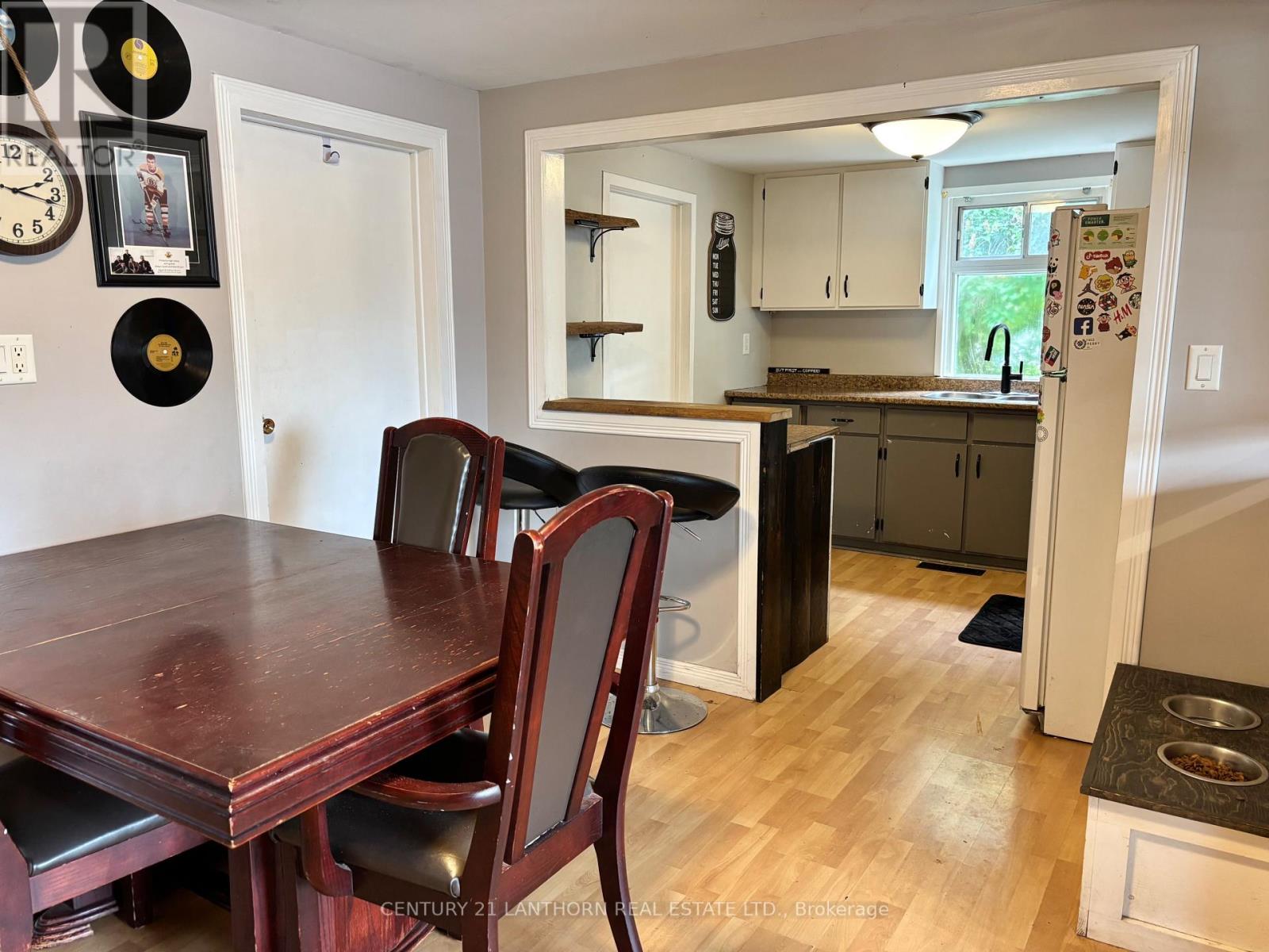 27 North Murray Street, Quinte West (Trenton Ward), Ontario  K8V 2E2 - Photo 7 - X12184847