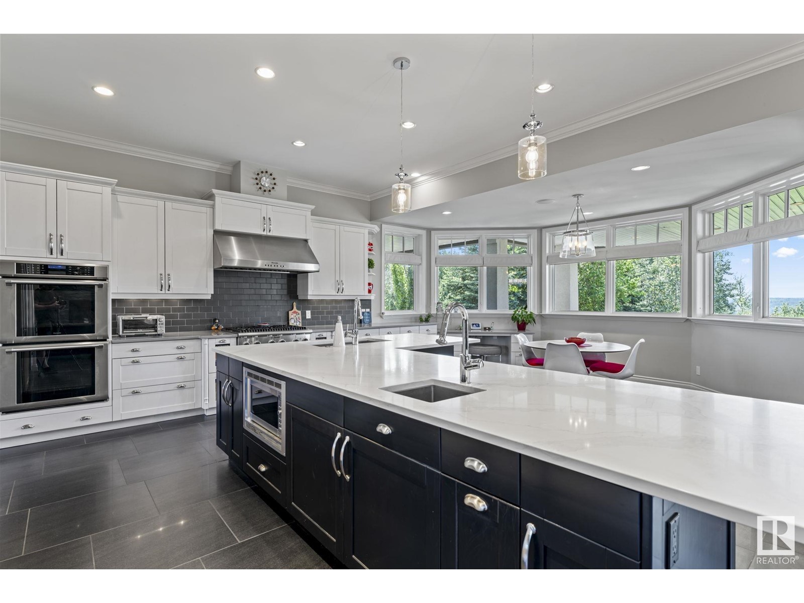 Property at 60 WINDERMERE DR SW image 1