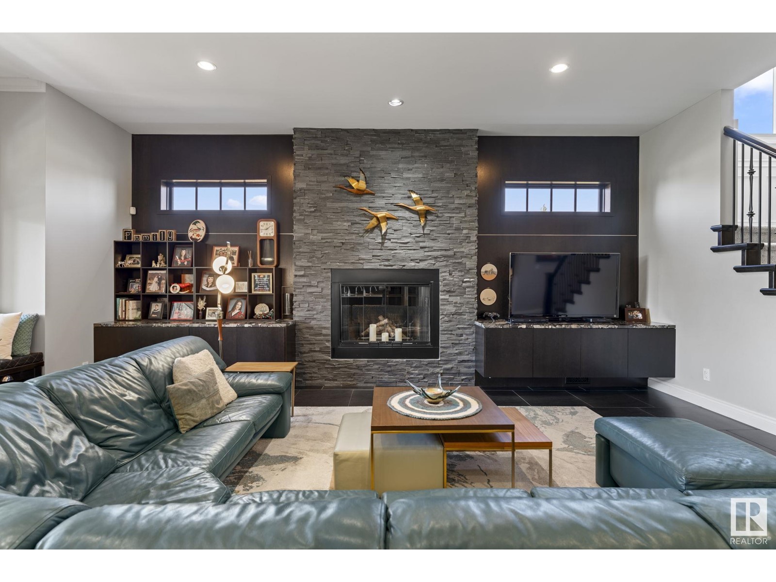 Property at 60 WINDERMERE DR SW image 4