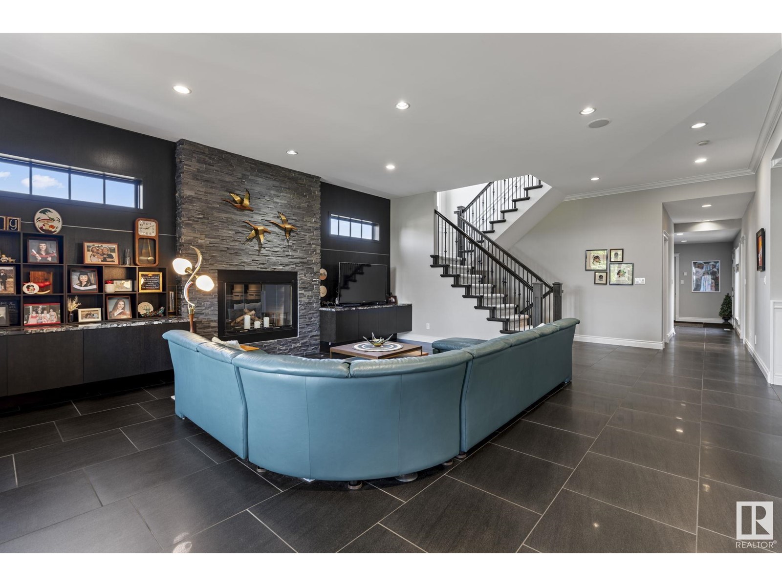 Property at 60 WINDERMERE DR SW image 5