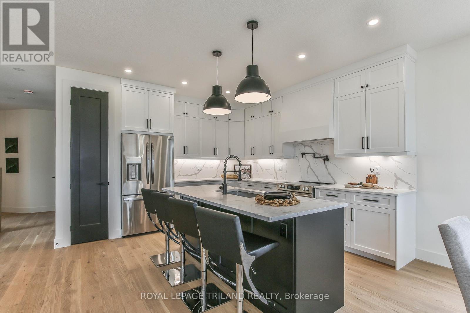 4049 Big Leaf Trail, London South, Ontario  N6P 0K2 - Photo 7 - X12184957