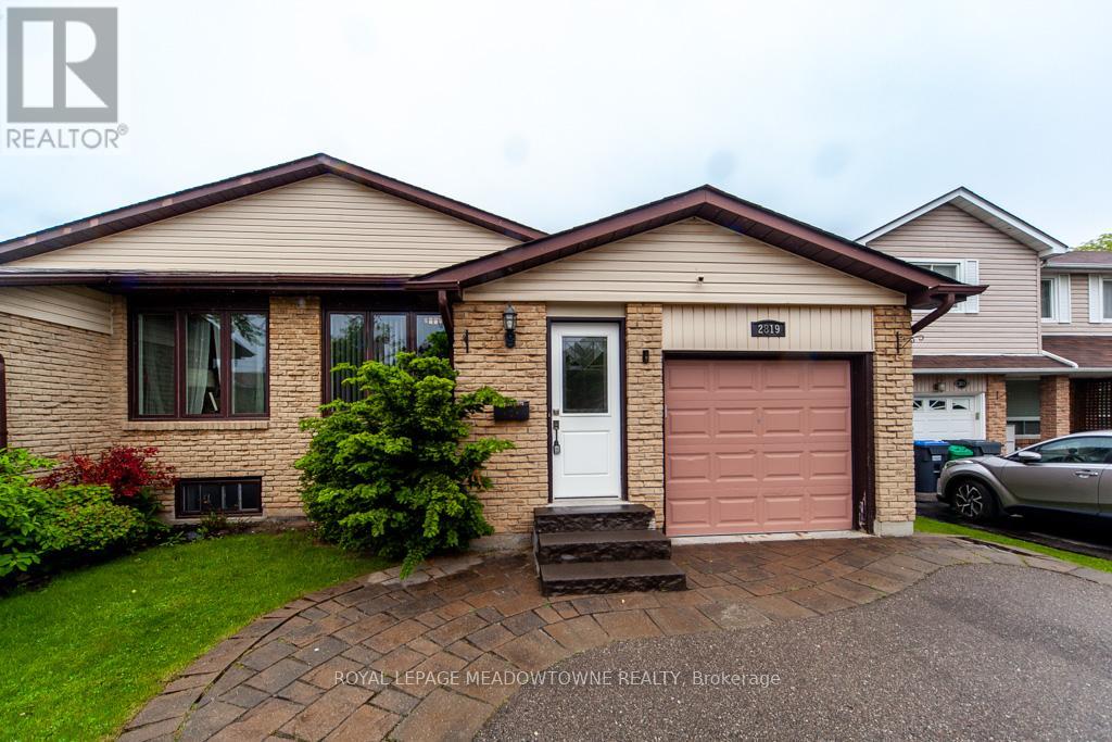 2819 Bucklepost Road, Mississauga, Ontario  L5N 1X6 - Photo 2 - W12183294