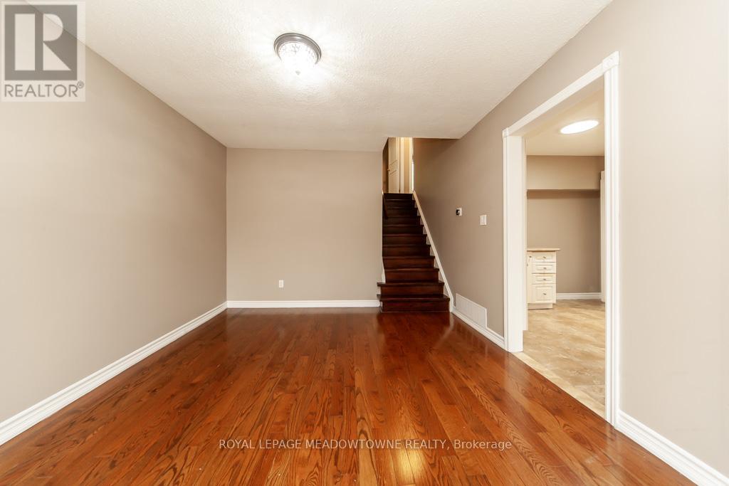 2819 Bucklepost Crescent, Mississauga, Ontario  L5N 1X6 - Photo 8 - W12183294