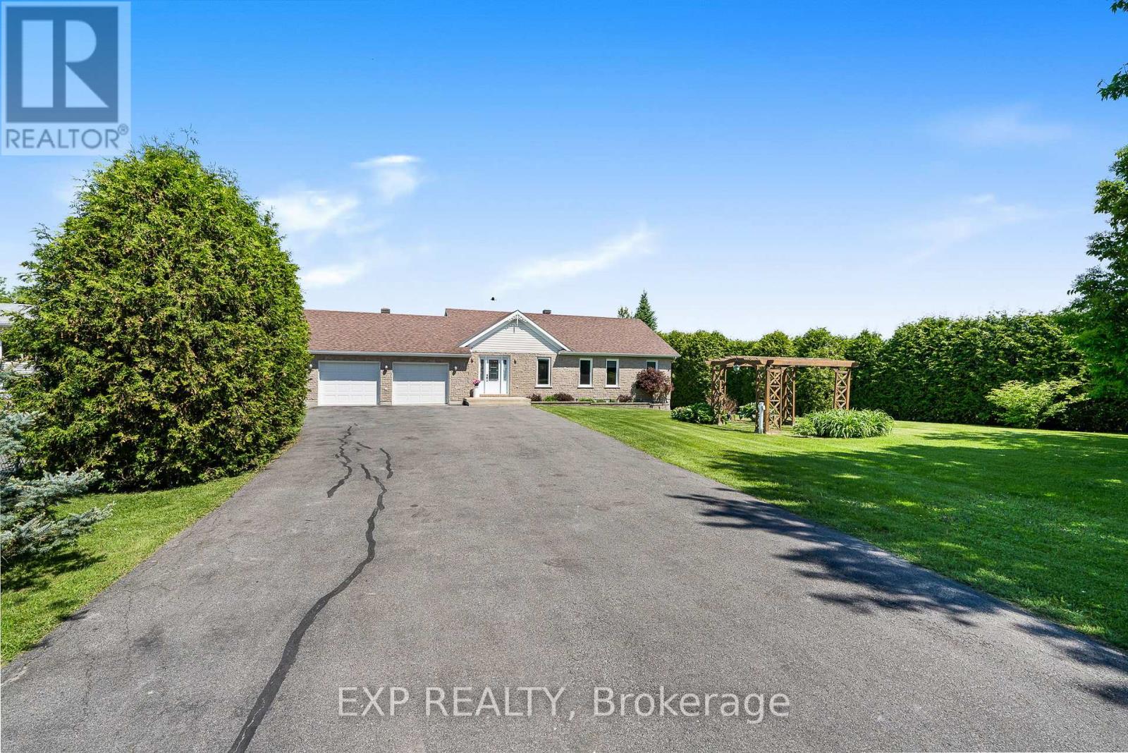 1875 Lajoie Street E, Alfred And Plantagenet, Ontario  K0B 1J0 - Photo 2 - X12184956