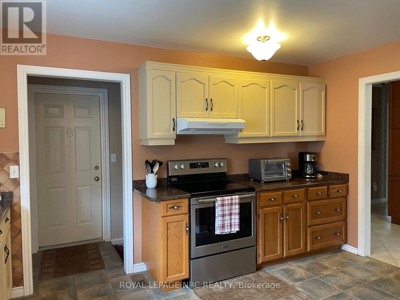 484 Balsam Street, Welland (West Welland), Ontario  L3C 7G8 - Photo 11 - X12184943