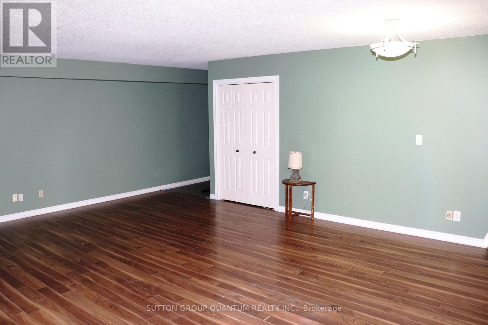 301 - 4025 Kilmer Drive, Burlington, Ontario  L7M 4M5 - Photo 2 - W12182061