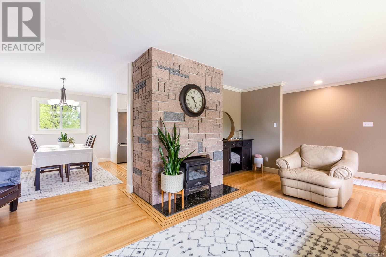 Property at 626 17th St image 4