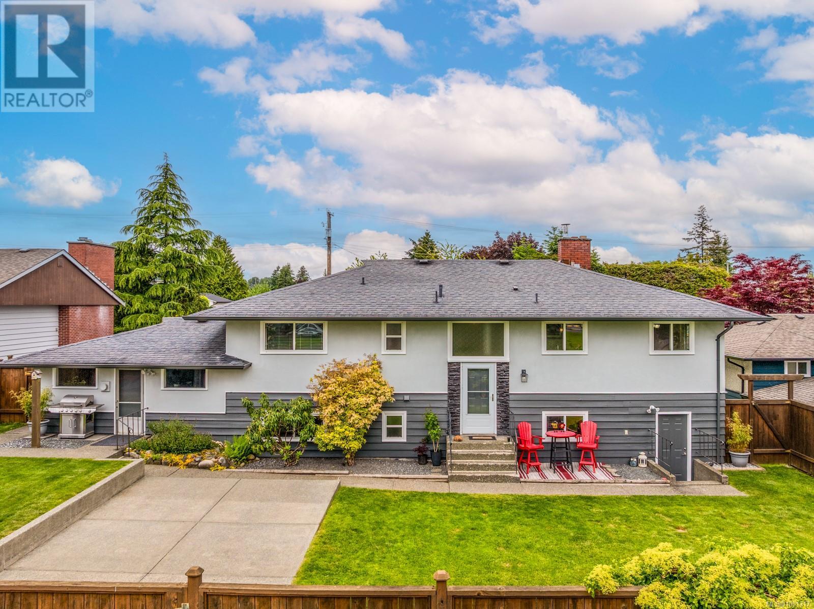 Property at 626 17th St image 1